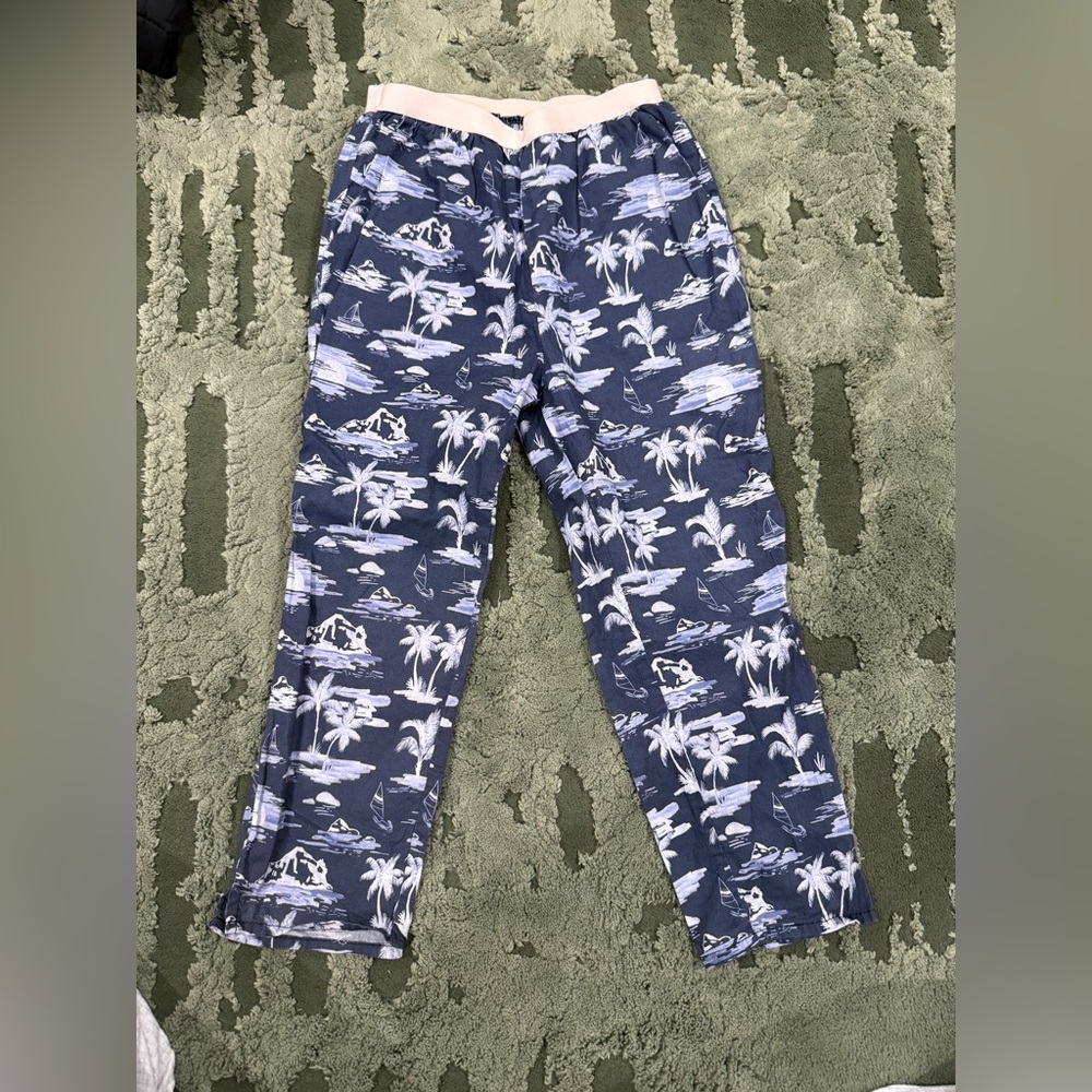 Hundred pieces Hawaiian print pants